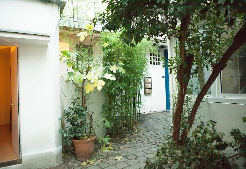 Charming Studio In A Courtyard In פריז דירה