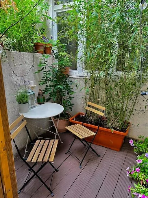 Charming Studio In A Courtyard In パリ